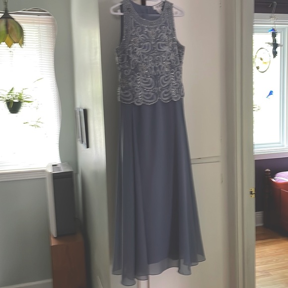 J Kara Sleeveless Scallop Long Beaded Dress with Scarf - Picture 1 of 5